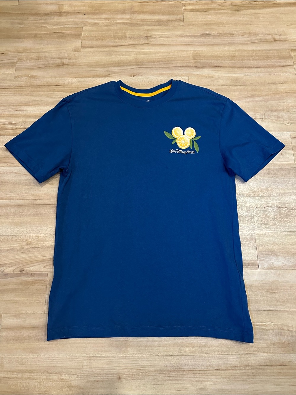 Disney Walt Disney World Mickey & Minnie’s Fruit Stand Shirt Size Medium